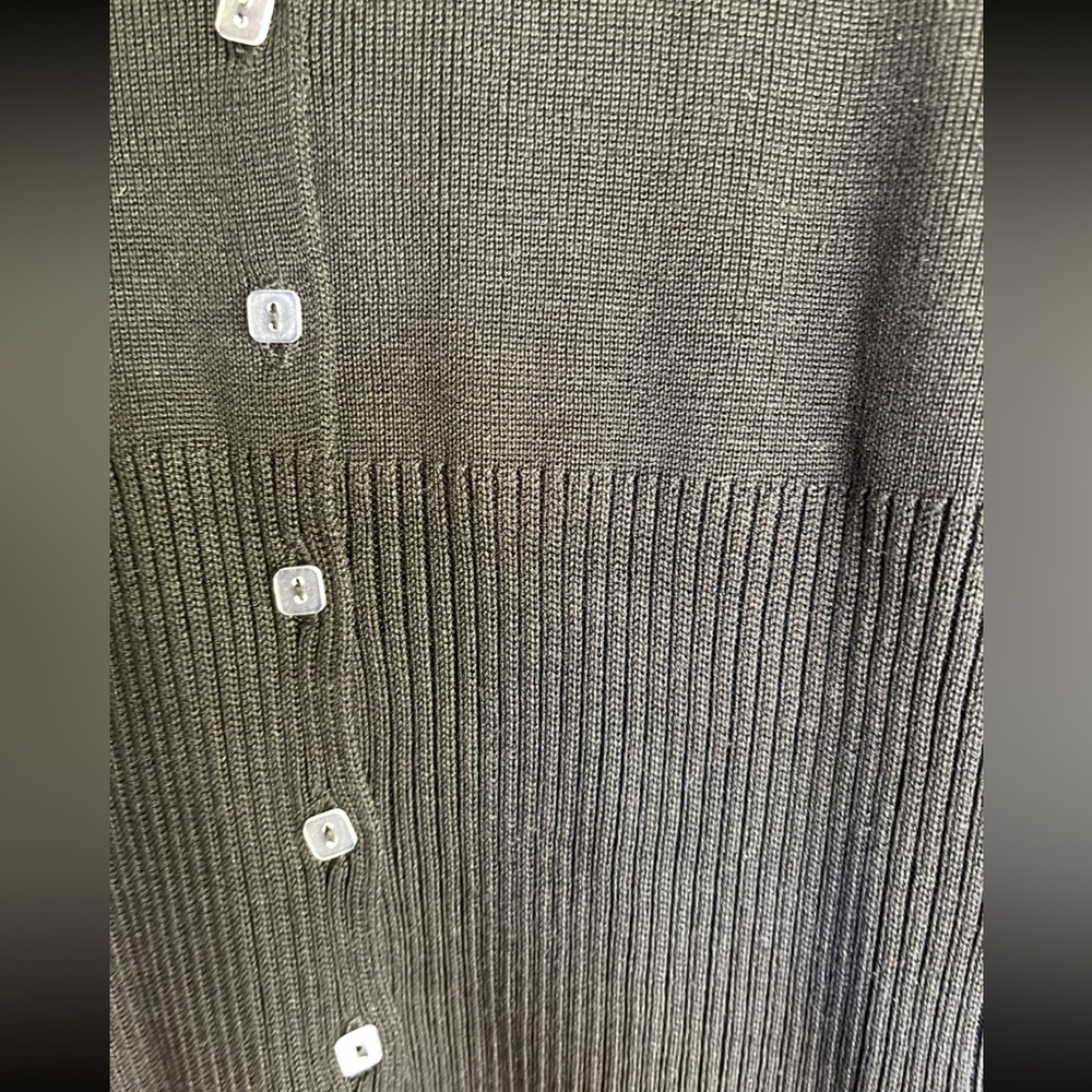 BEBE French Girl Vibes True Black Ribbed Sweater w/ Charming Square Buttons Sz L - Picture 5 of 6